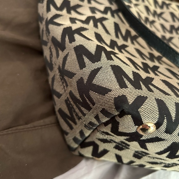 Michael Kors Jet Set Black Beige Tote Signature Canvas with chain straps - Picture 2 of 7